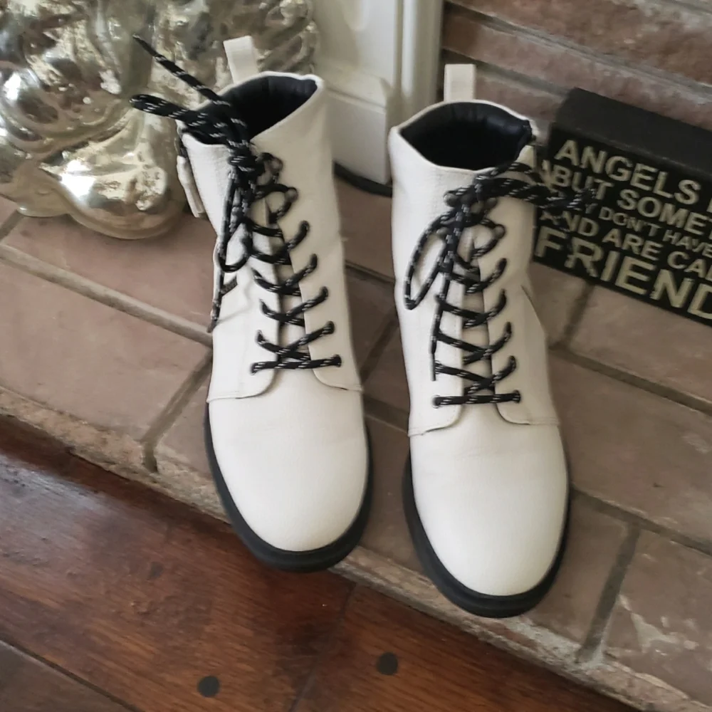 BearTraps AmySue Boots In Cream Size 8.5